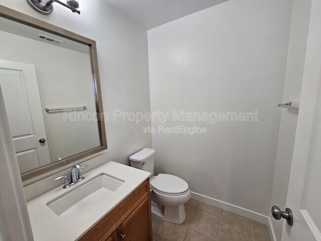 Building Photo - 209 Westpark Ct