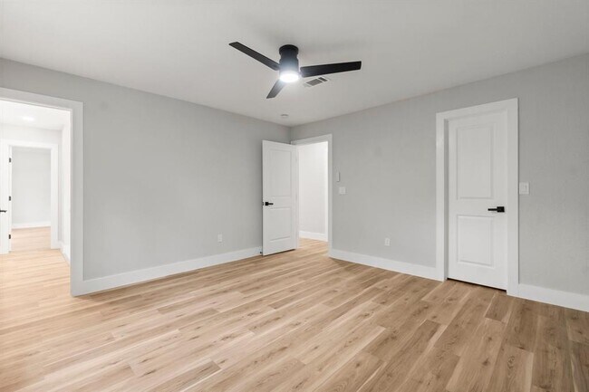 Building Photo - 9 Indian Cedar Ln