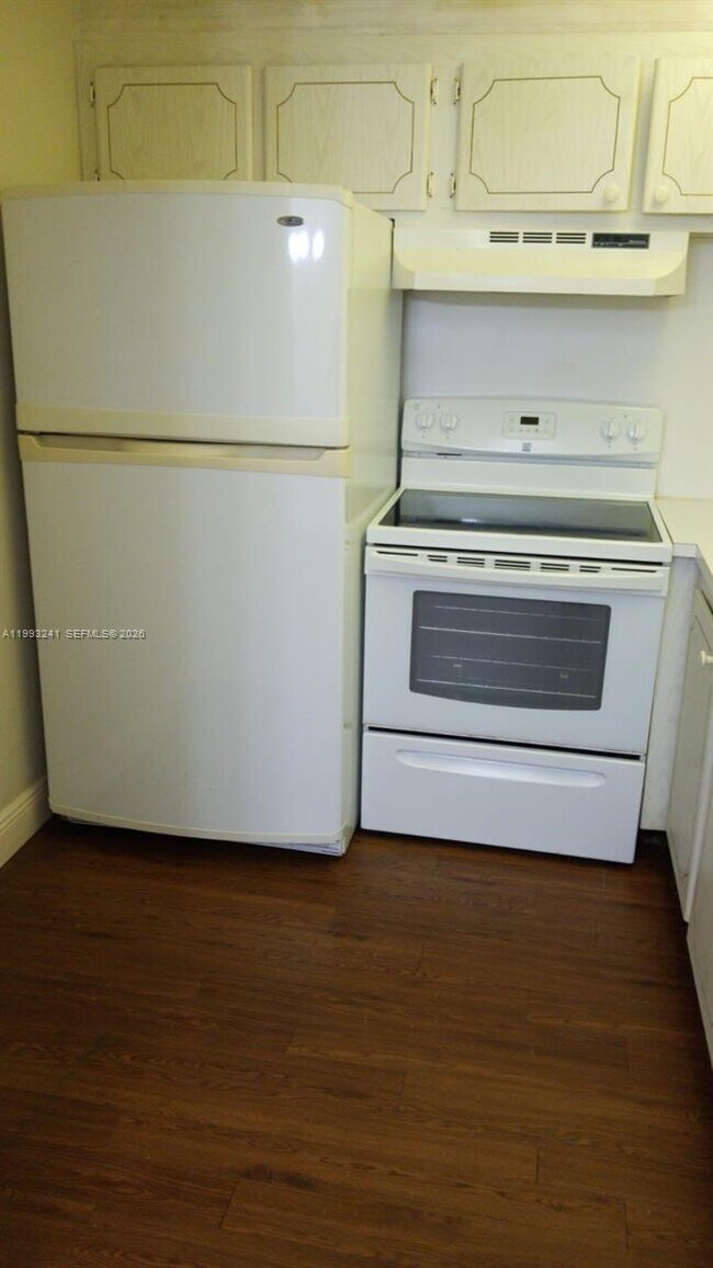 Building Photo - 134 Windsor G