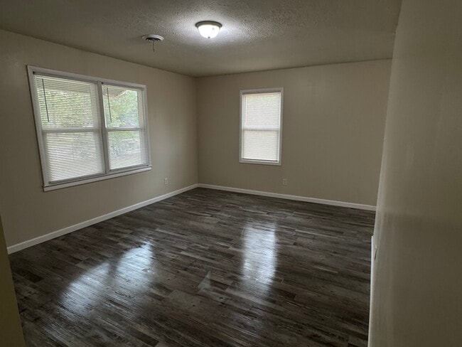 Building Photo - 110 Whispering Pines Terrace