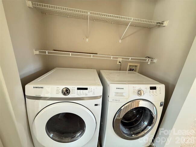 Building Photo - 3810 York Aly