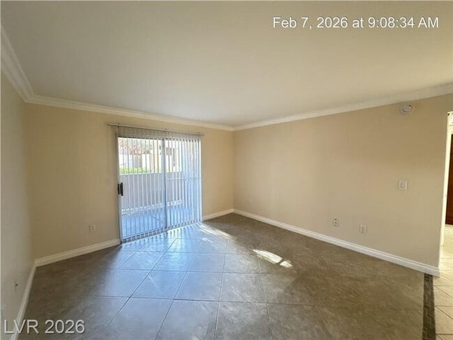 Building Photo - FANTASTIC 1ST FLOOR UNIT IN GATED COMMUNITY-NW!!
