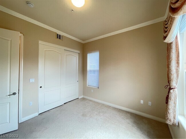 Building Photo - 26 E Serene Ave