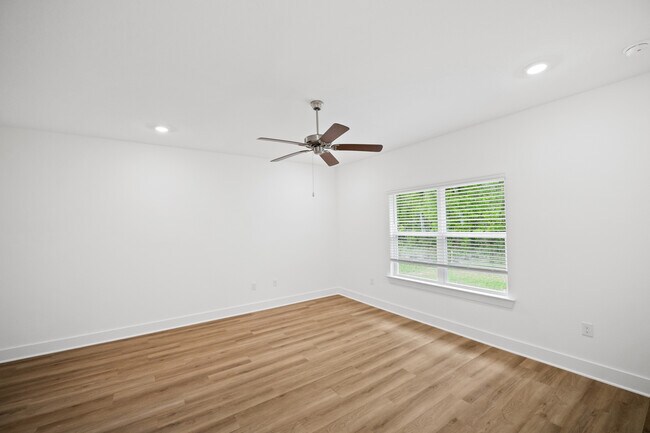 Building Photo - 21073 Teluga Ave