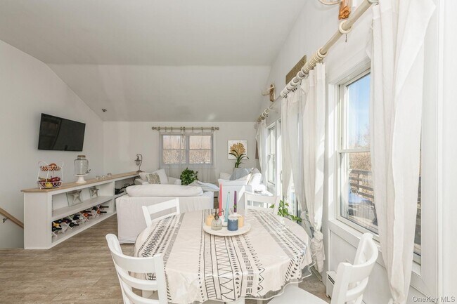 Building Photo - 33 Hoppin Ave