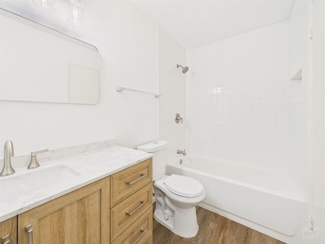 Building Photo - 1305 Hollow Creek Dr