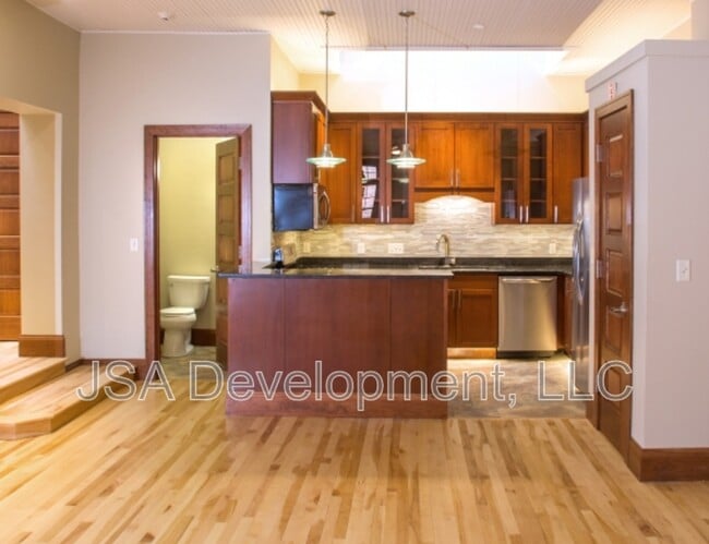 Primary Photo - 223 W 4th St