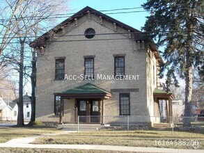 Building Photo - 247 Burton St SW