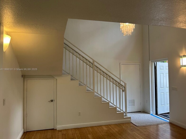 Building Photo - 888 S Douglas Rd