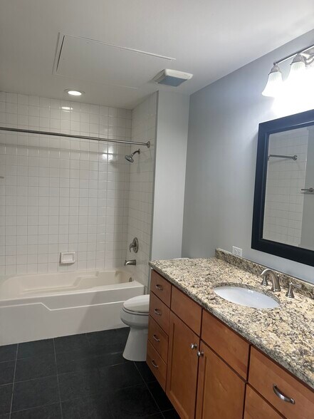 Granite countertops - 1720 N Marshfield Ave