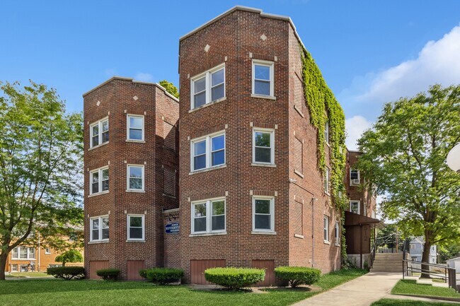 Primary Photo - 512 S Chicago Ave