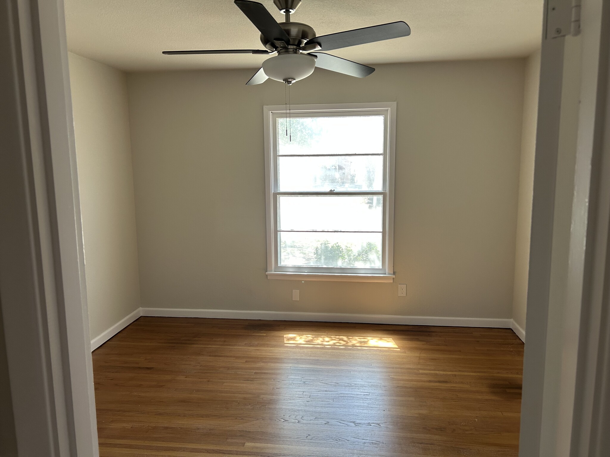 Front Middle Bedroom - 3404 Martin Lydon Ave