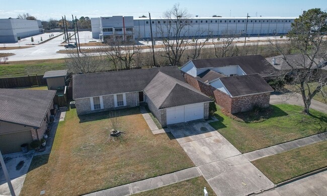 Building Photo - 14239 Montaigne Dr