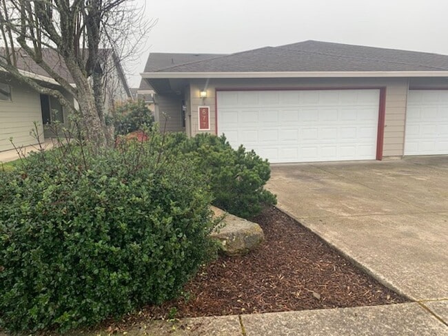 Primary Photo - Duplex on Benjamin Ave