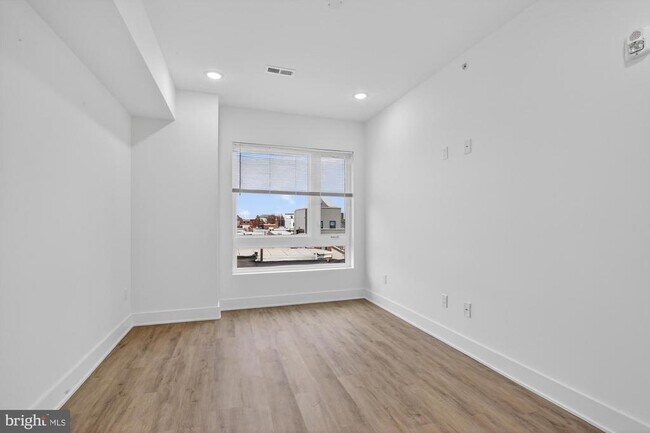 Building Photo - 2331 E York St