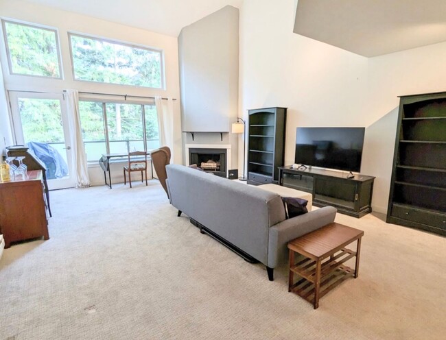 Building Photo - Stunning Sand Point Condo with Loft and Ba...