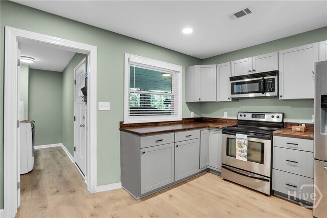 Building Photo - 9 Hillyer Dr