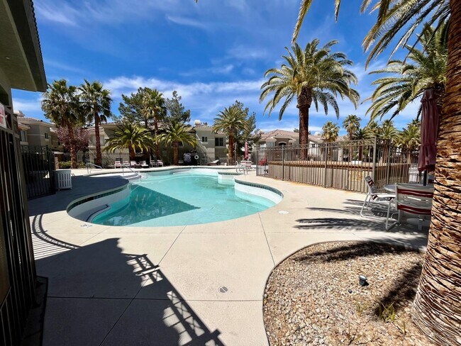 Building Photo - 3 Bedroom Condo located off of Warm Springs and South Durango!!! Southwest Location!