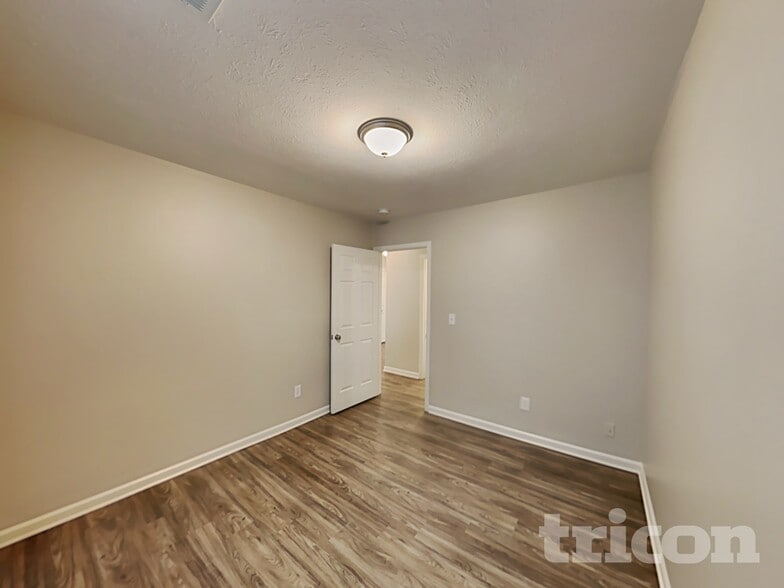 Building Photo - 800 Maryfield Dr
