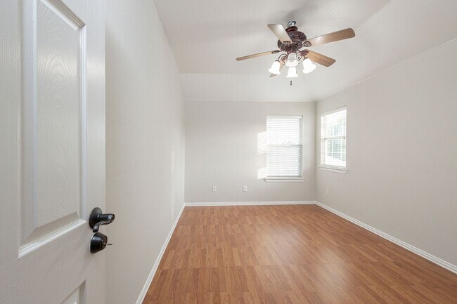 Building Photo - 1509 Heron Dr