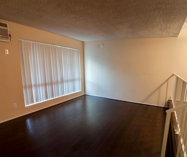 Building Photo - 20431 Saticoy St