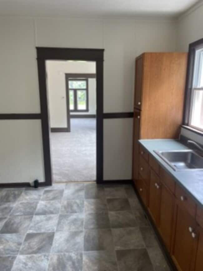 Building Photo - 308 Hess