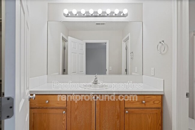 Building Photo - 2310 NW Roseburg Terrace