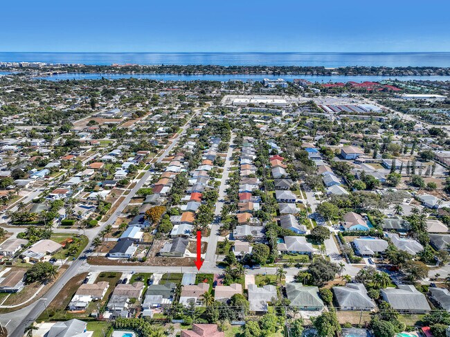 Building Photo - 1210 Skylark Ln