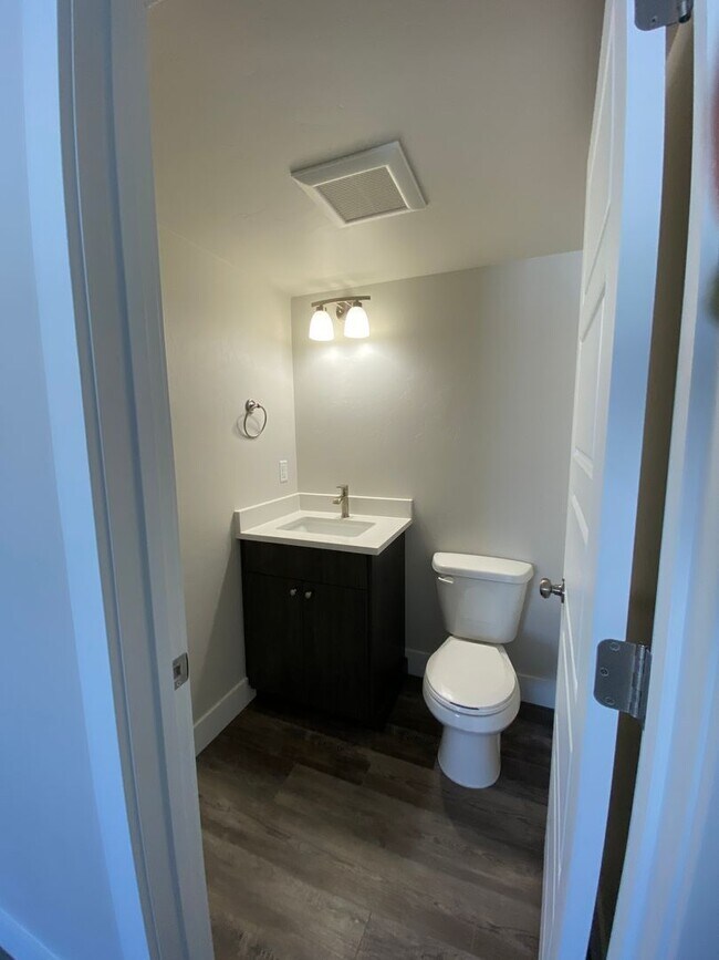 Building Photo - New Townhouse with 3 bedrooms / 2.5 bathrooms