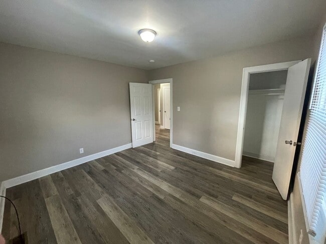 Building Photo - 514 Macon St S