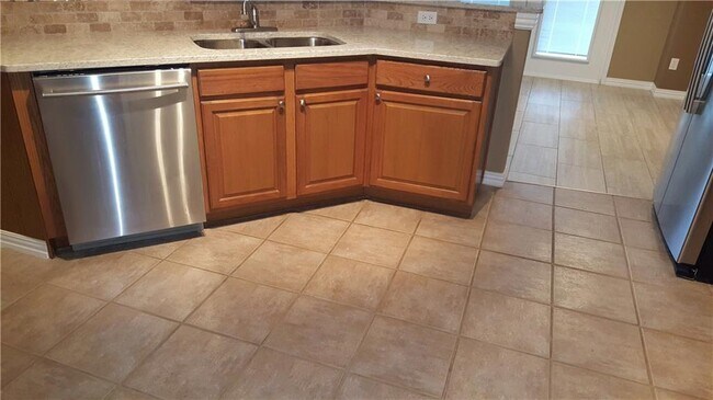 Building Photo - 2100 Pipers Field Dr