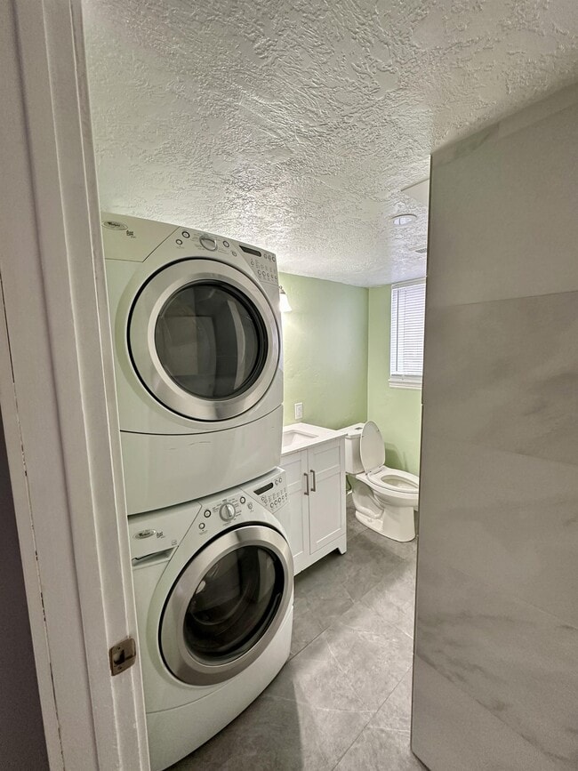 Building Photo - 8324 S Carmen Ct