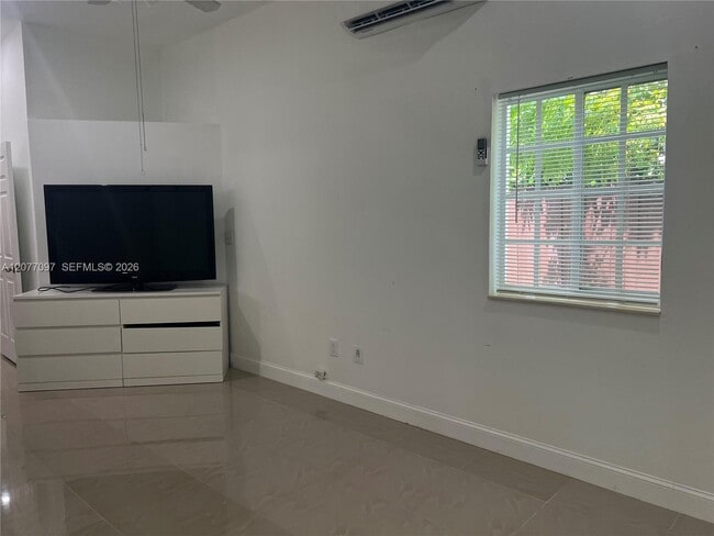 Building Photo - 1412 SW 82nd Ct