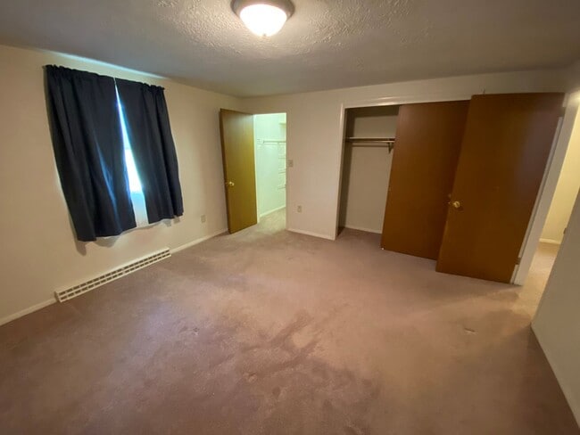 Building Photo - 135 Oak Manor Dr