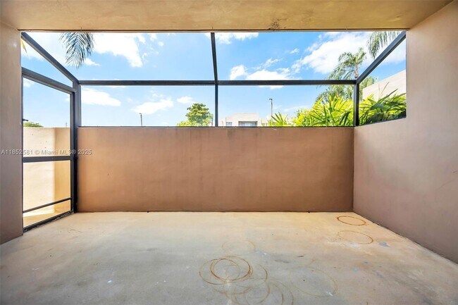 Building Photo - 10525 SW 112th Ave
