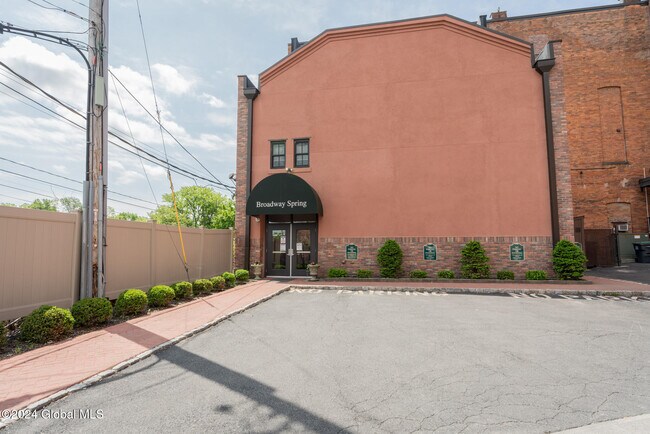 Building Photo - 1 Spring St