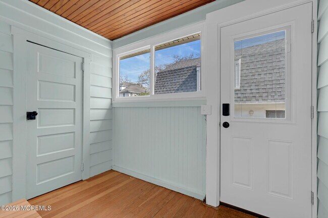 Building Photo - 115 Grassmere Avenue