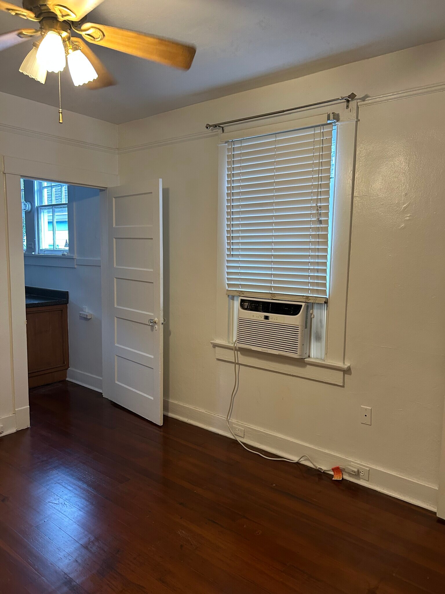 Building Photo - 821 Leontine St