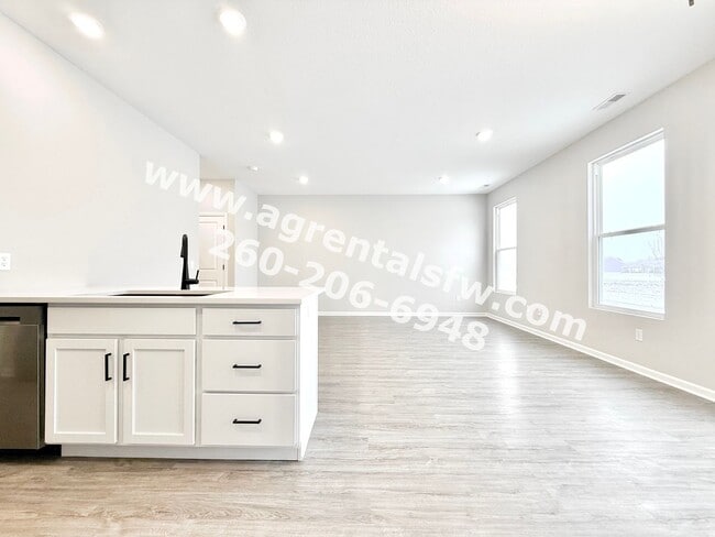 Building Photo - 3 Bedroom/ 1.5 Bath