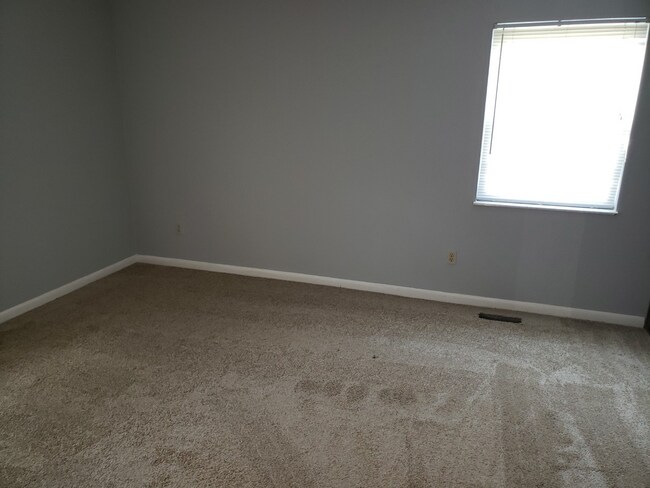 Building Photo - 437 S Clay Ave