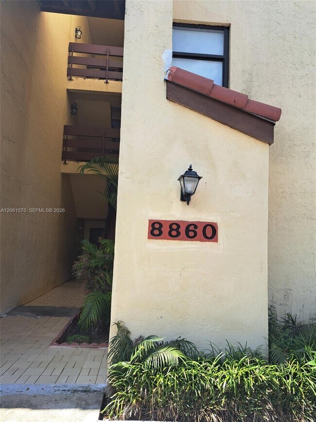 Building Photo - 8860 SW 123rd Ct
