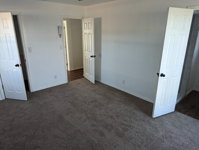 bedroom 2 - 107 W Mesquite St