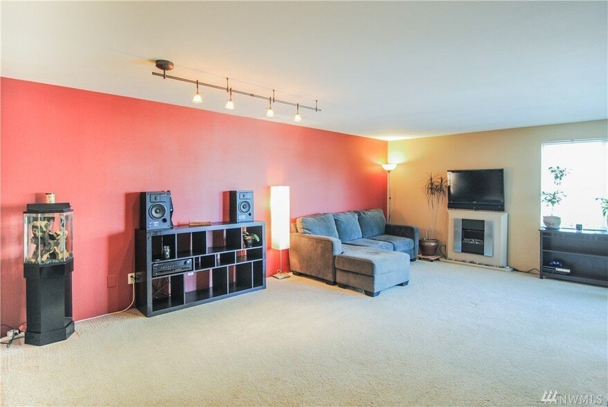 Building Photo - Great Location!!!