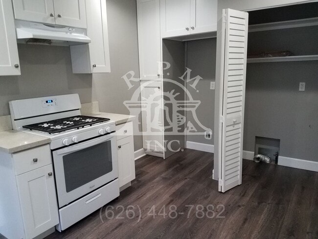 Building Photo - Seventh St 12793-12795