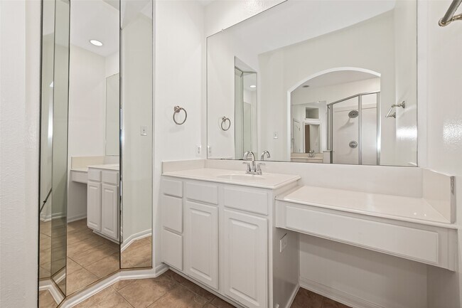 Building Photo - 17719 Brair Arbor