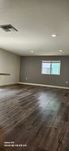 Building Photo - 644 N Harvard Blvd