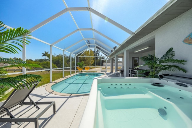 Building Photo - 2211 Surfside Blvd
