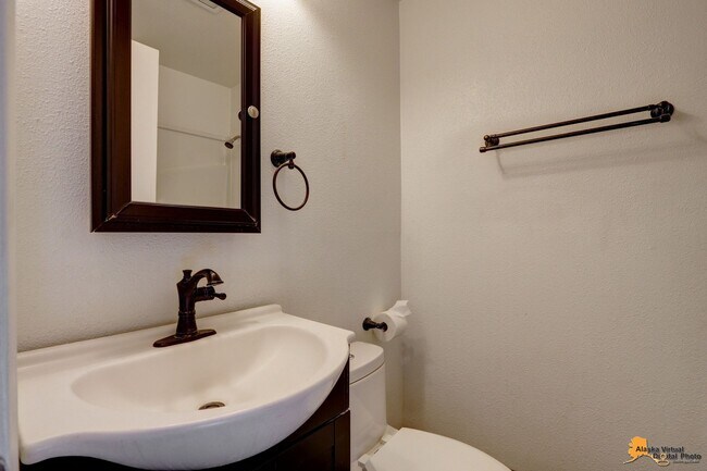 Building Photo - 906 W 29th Place