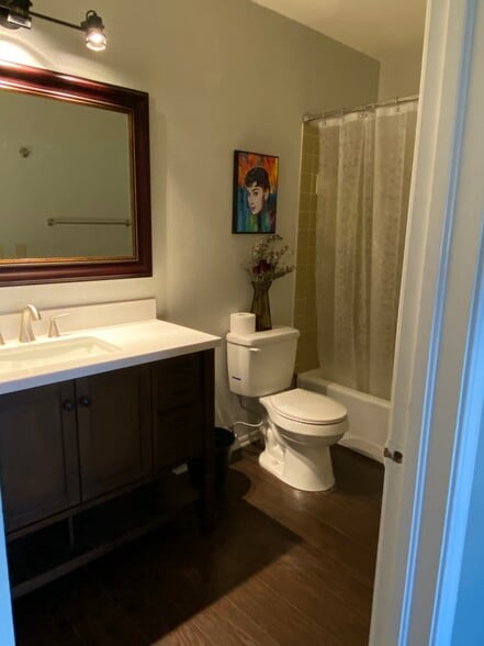 remodeled bathroom - 2314 Indian Dr