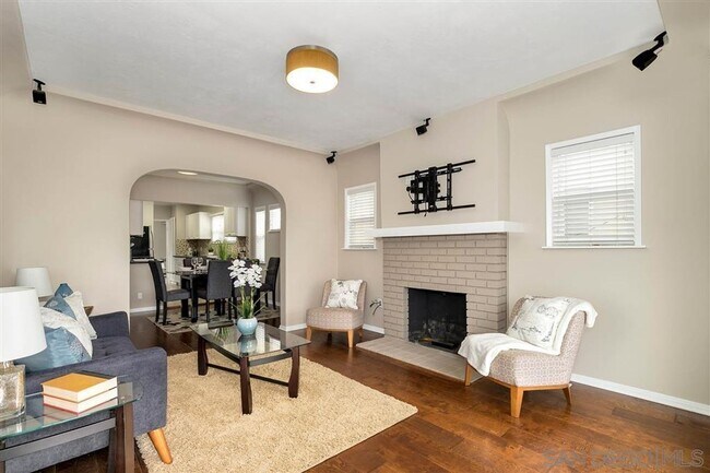 Building Photo - !!!CHARMING 4 BED 1 BATH HOME, DETACHED GA...